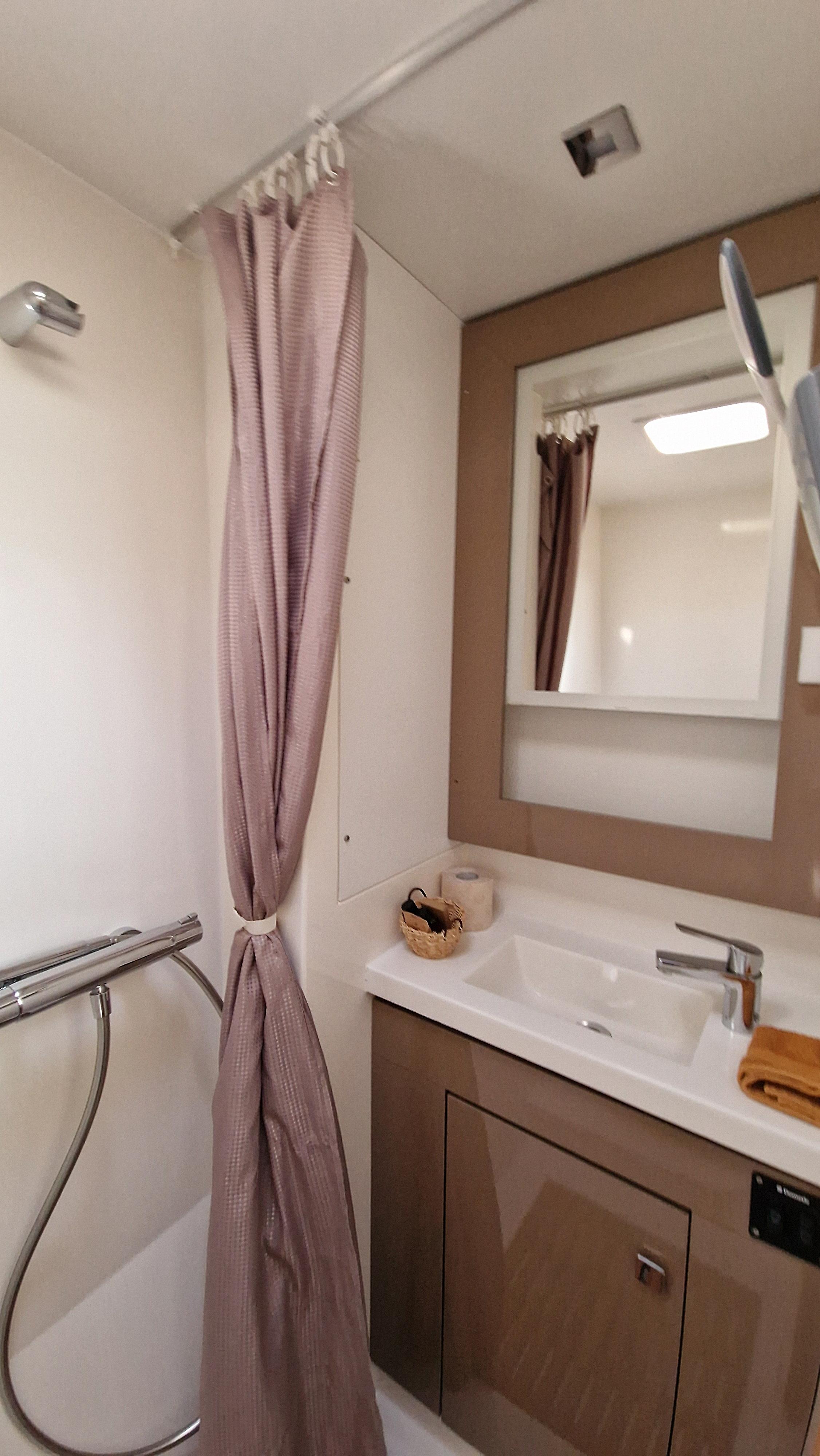 Fountaine Pajot Saona 47 Quintet - 5 + 1 cab., picture 3