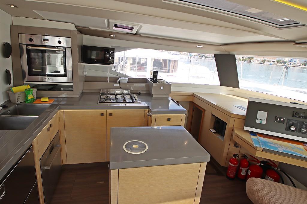 Fountaine Pajot Saona 47 Quintet - 5 + 1 cab., picture 17