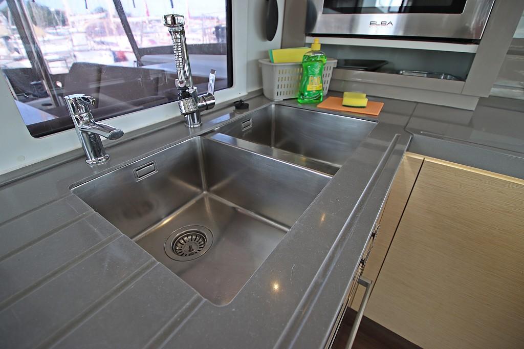 Fountaine Pajot Saona 47 Quintet - 5 + 1 cab., picture 7