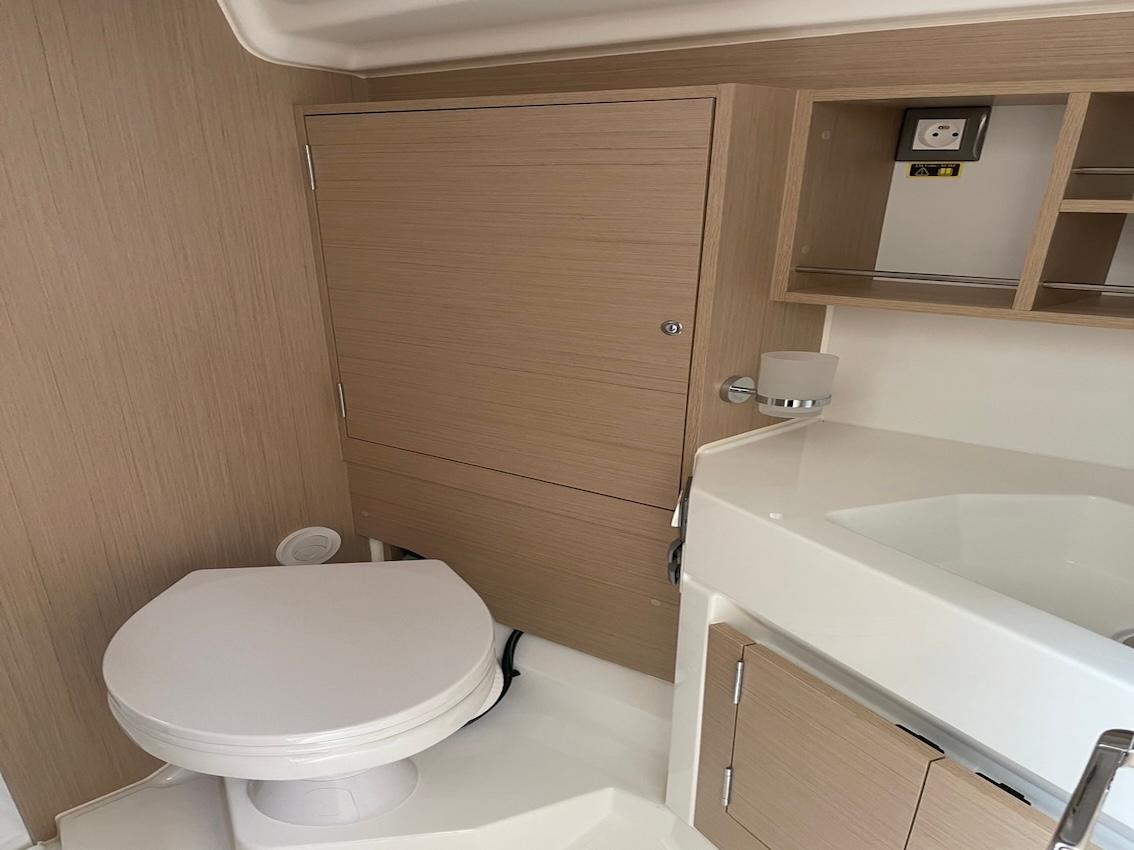 Oceanis 34.1, picture 24