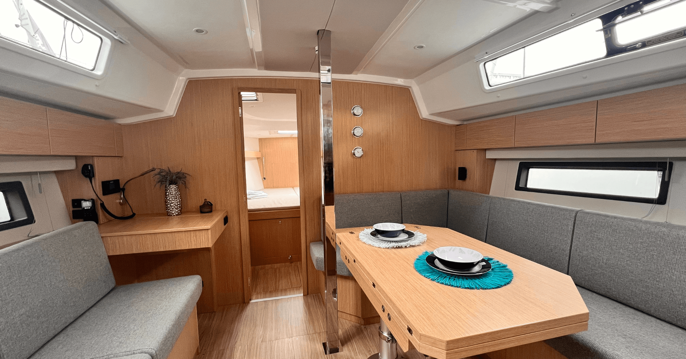 Bavaria C42, picture 6