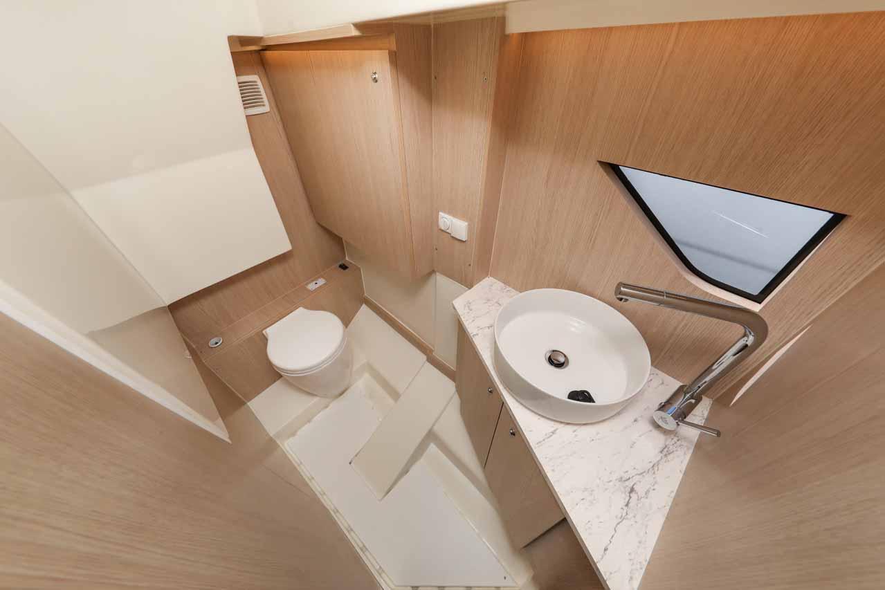 Nuva M9 Cabin, picture 18