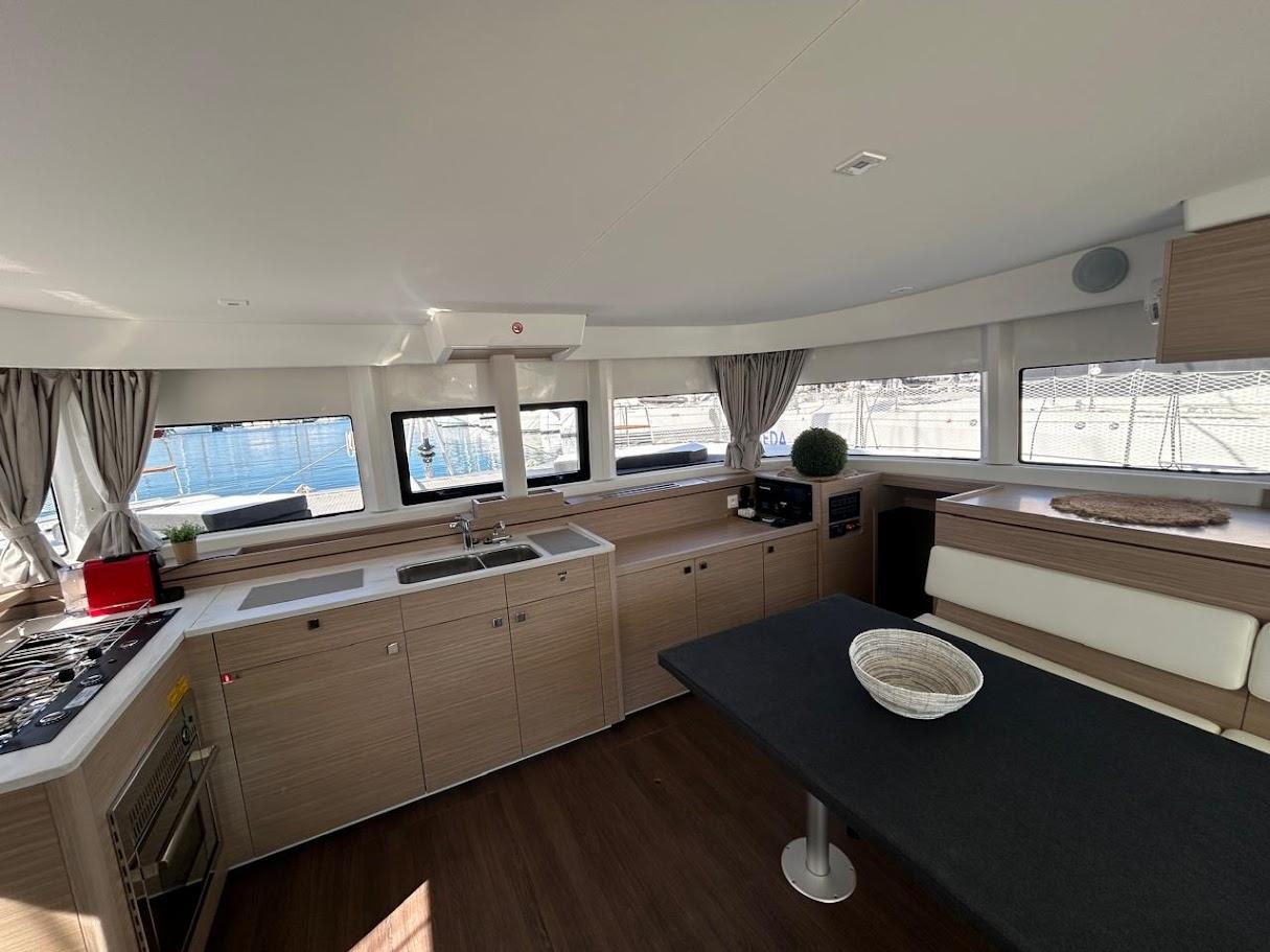 Lagoon 43 - 4 + 2 cab., picture 10