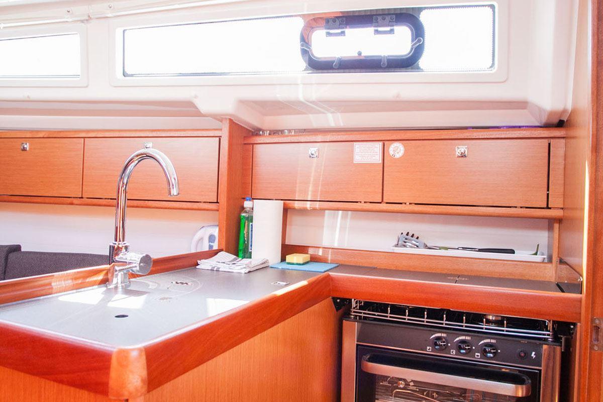 Bavaria Cruiser 34, picture 13