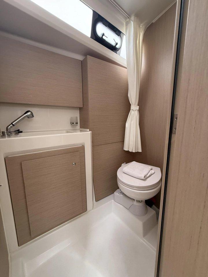 Oceanis 37.1, picture 5