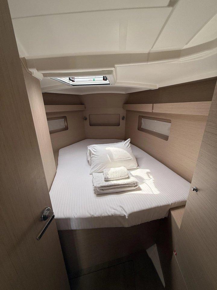 Oceanis 37.1, picture 4