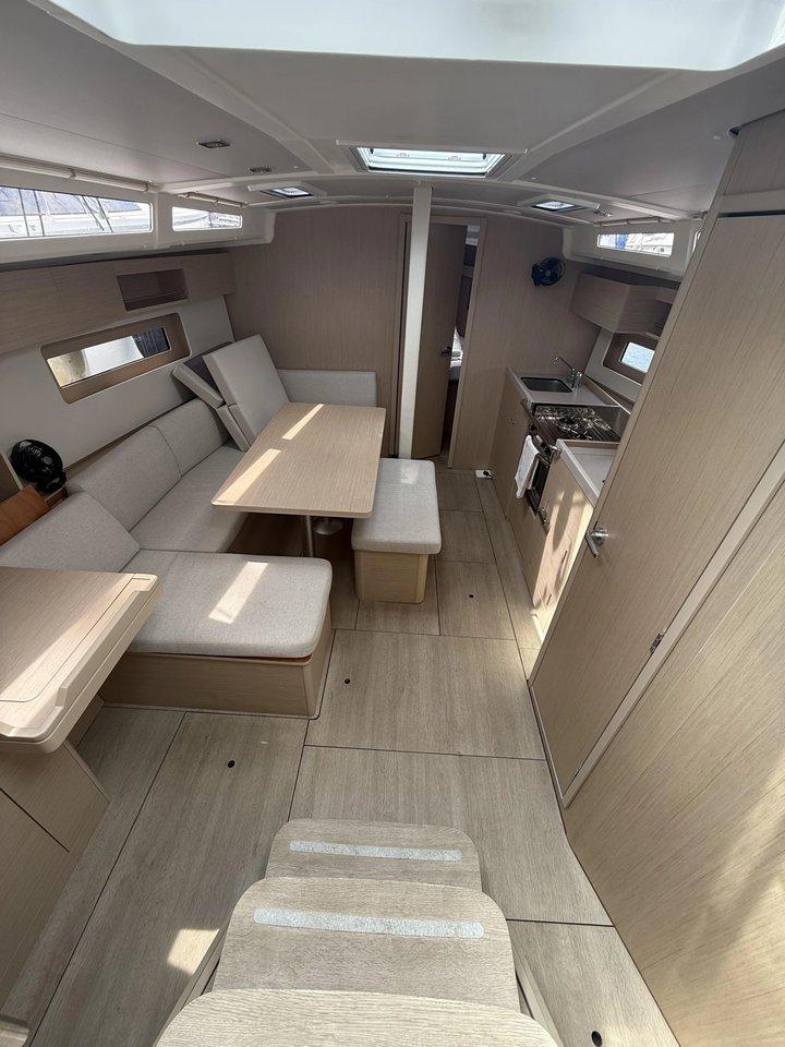 Oceanis 37.1, picture 3