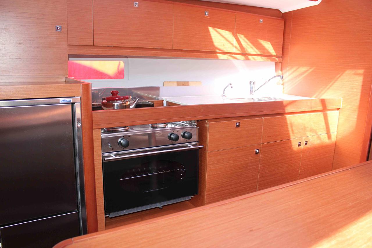 Dufour 382 GL, picture 5