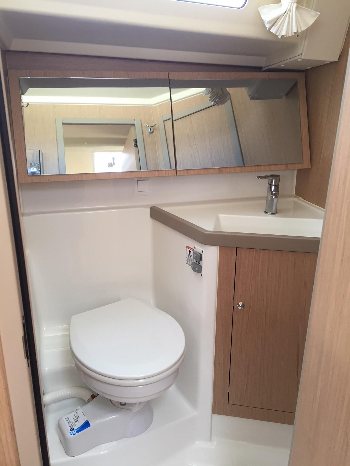 Oceanis 41.1, picture 10