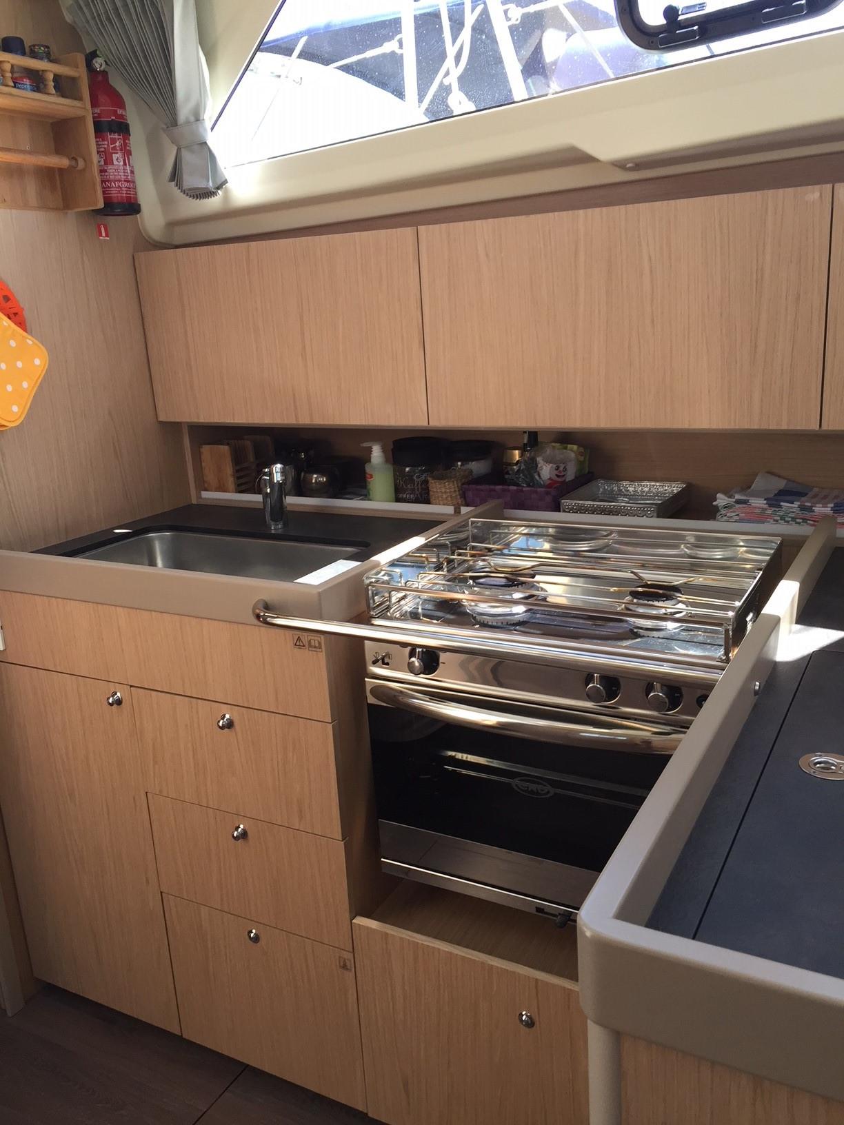 Oceanis 41.1, picture 4