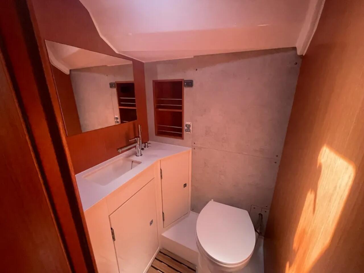 Bavaria C42, picture 11