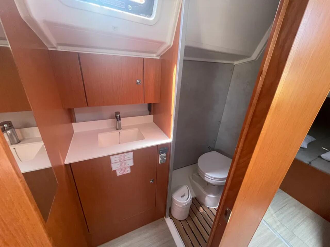 Bavaria C42, picture 10