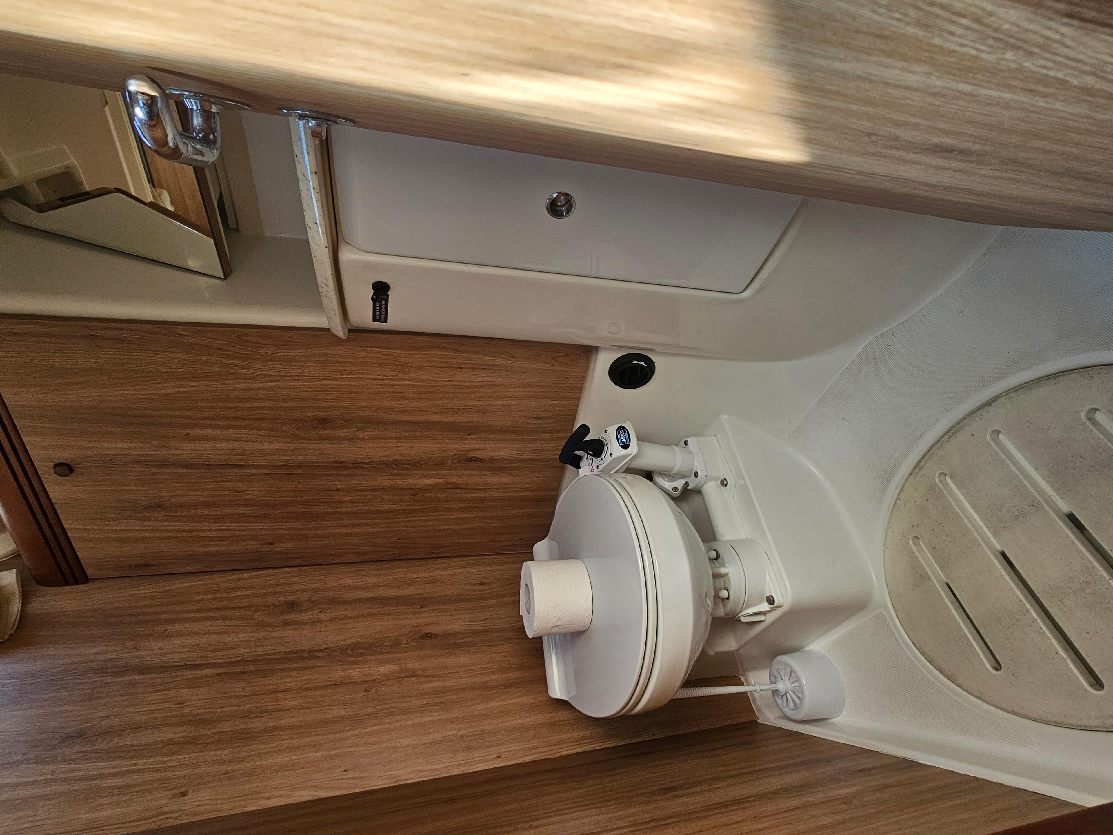 Sun Odyssey 42i, picture 9