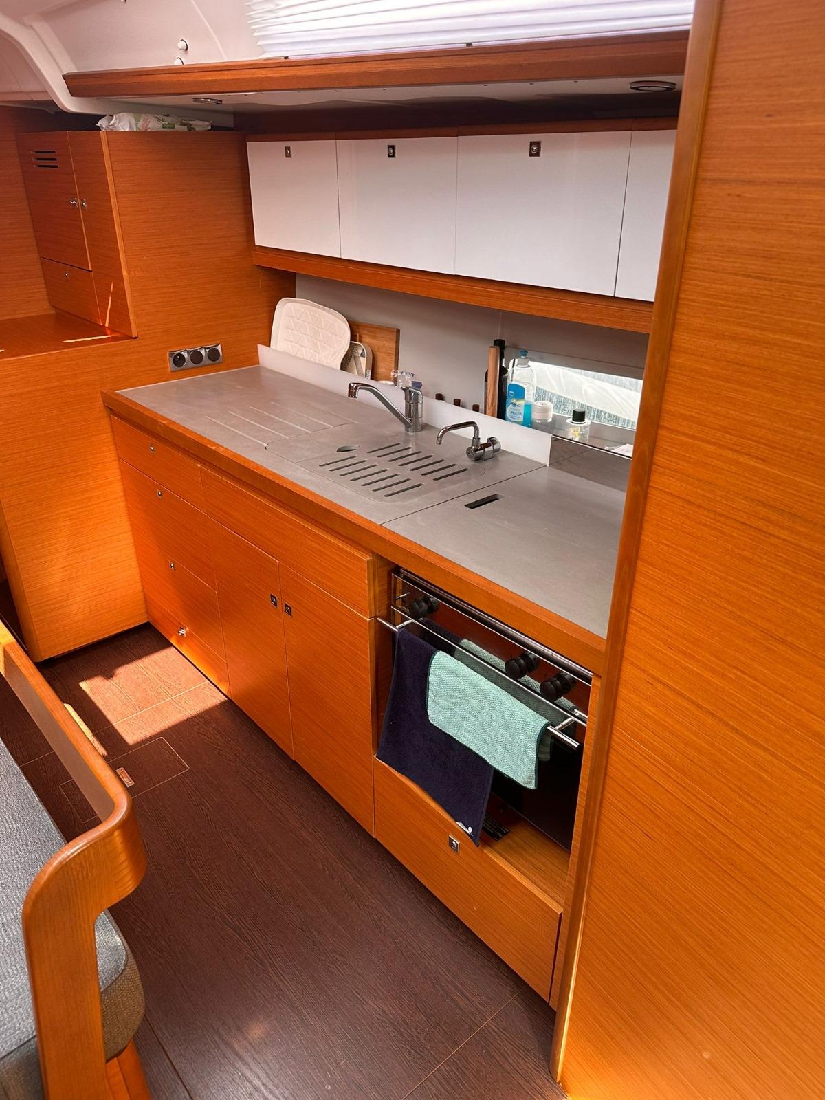 Dufour 430, picture 8