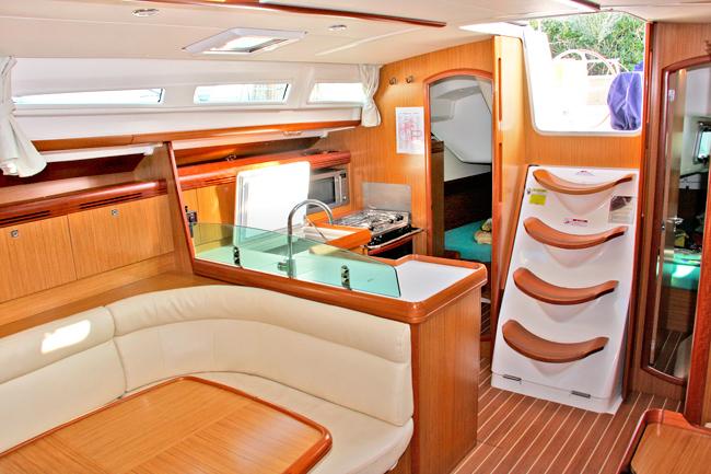 Sun Odyssey 42i, picture 5
