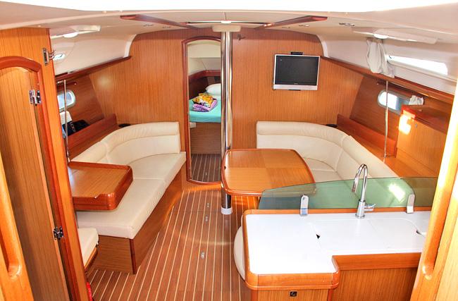 Sun Odyssey 42i, picture 4