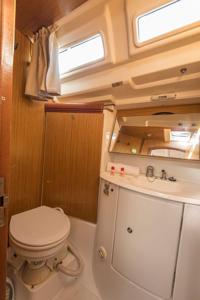 Sun Odyssey 42i, picture 7