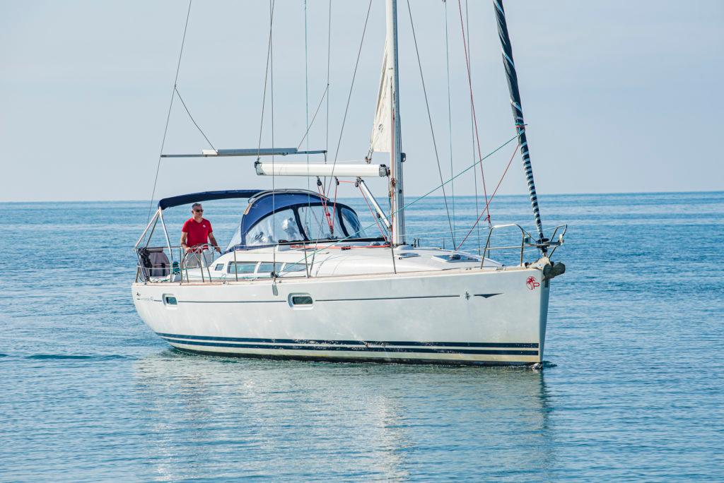 Sun Odyssey 42i, picture 1