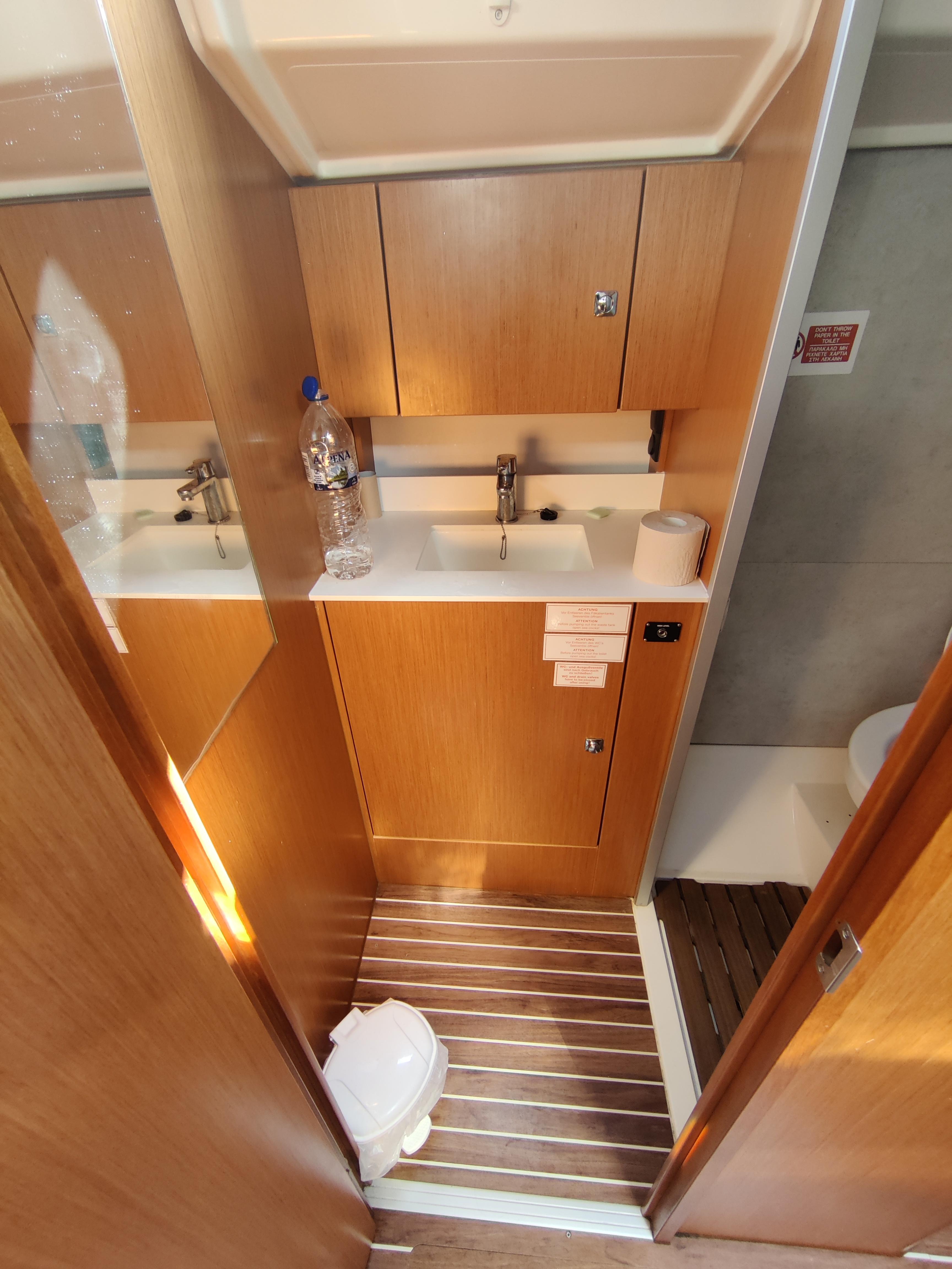 Bavaria C42, picture 9