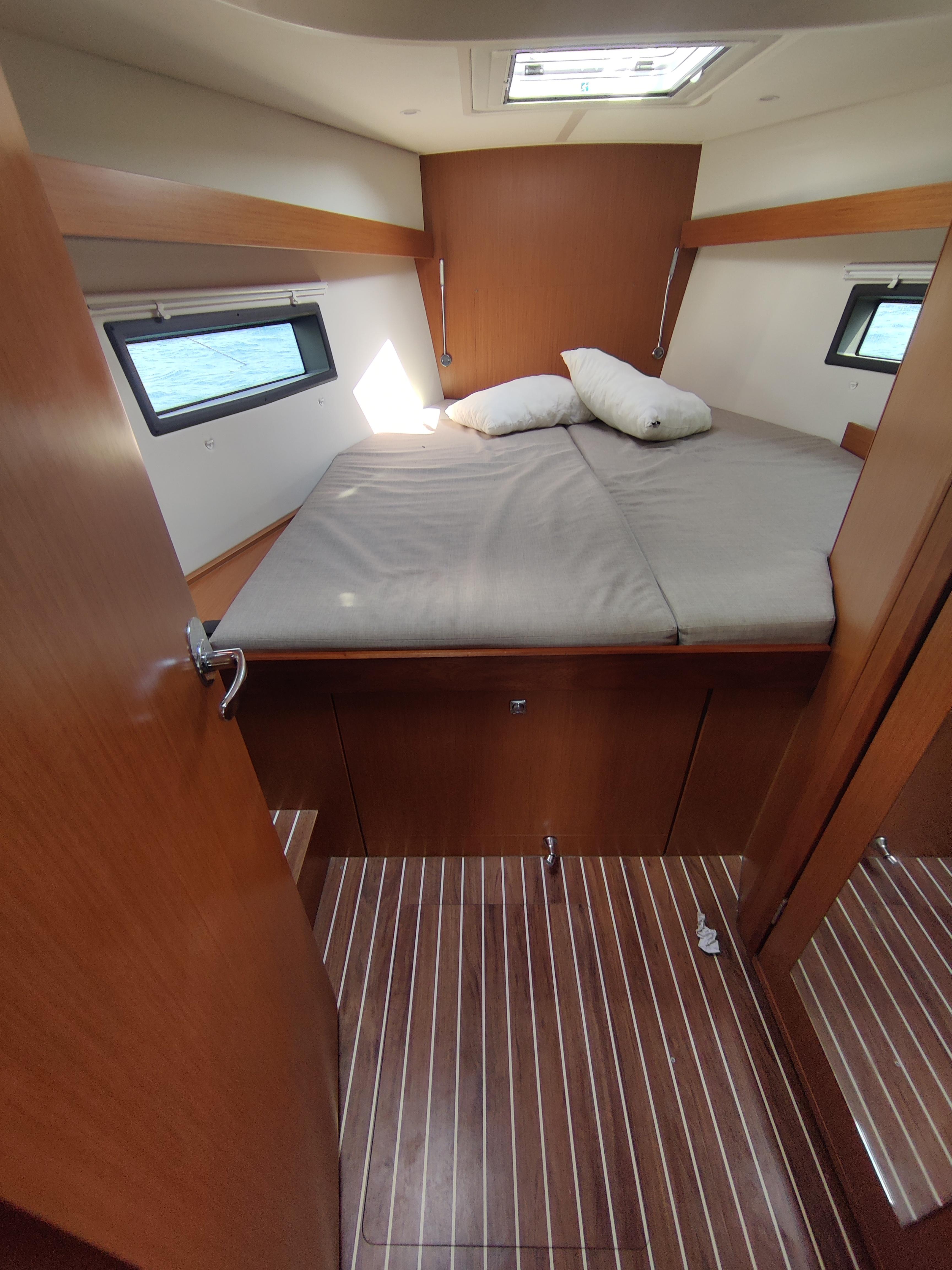 Bavaria C42, picture 6