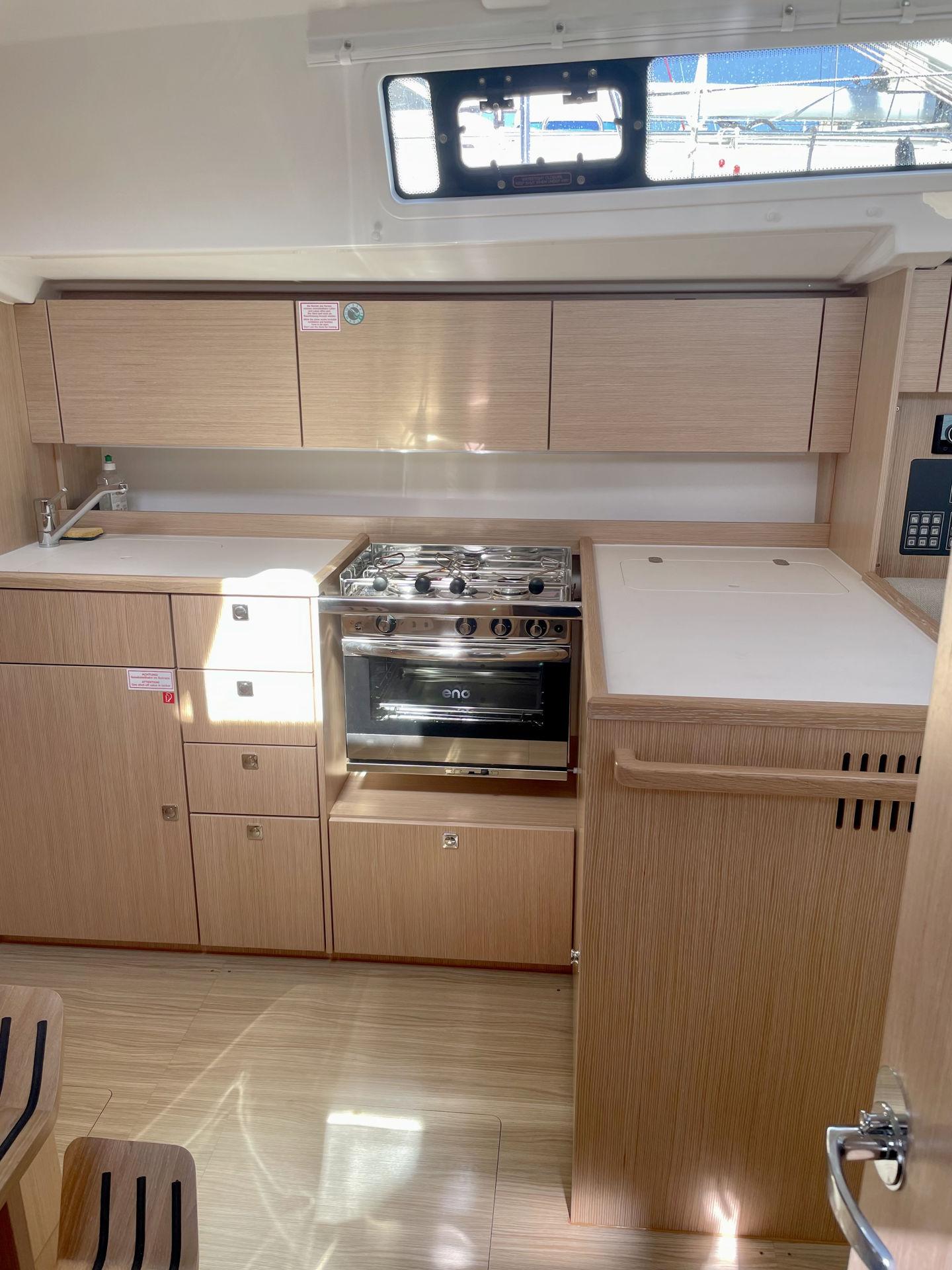 Bavaria C38, picture 9