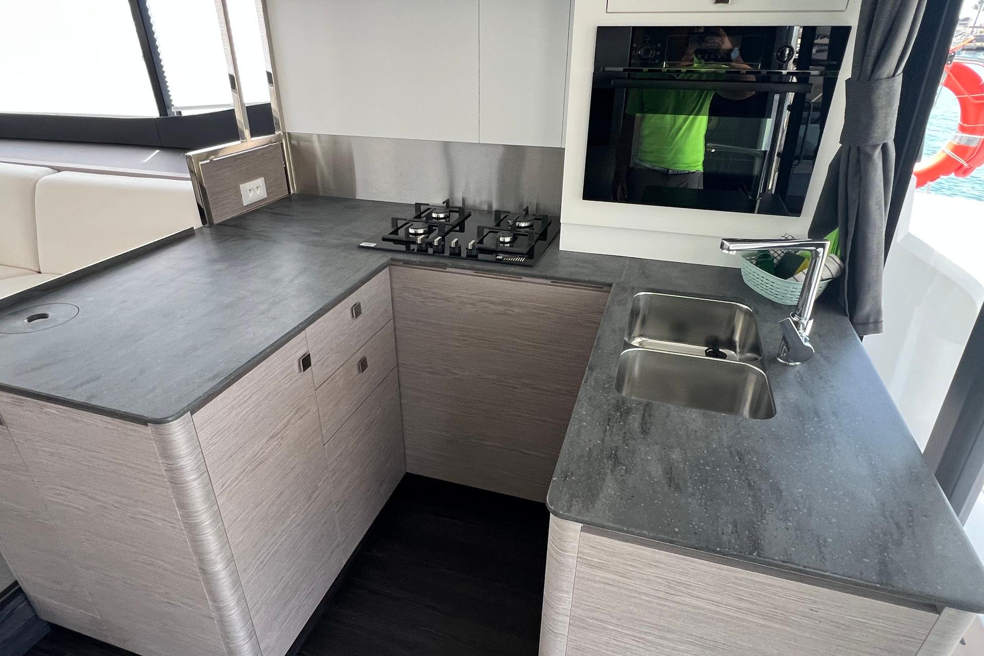 Fountaine Pajot MY6 - Mamma Mia, picture 14