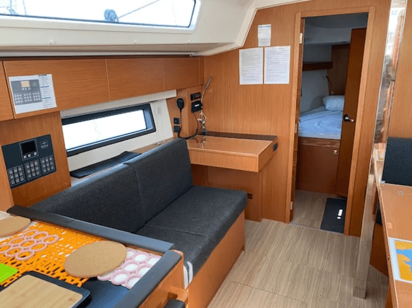 Bavaria C42, picture 6