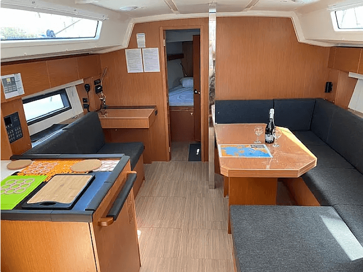 Bavaria C42, picture 3