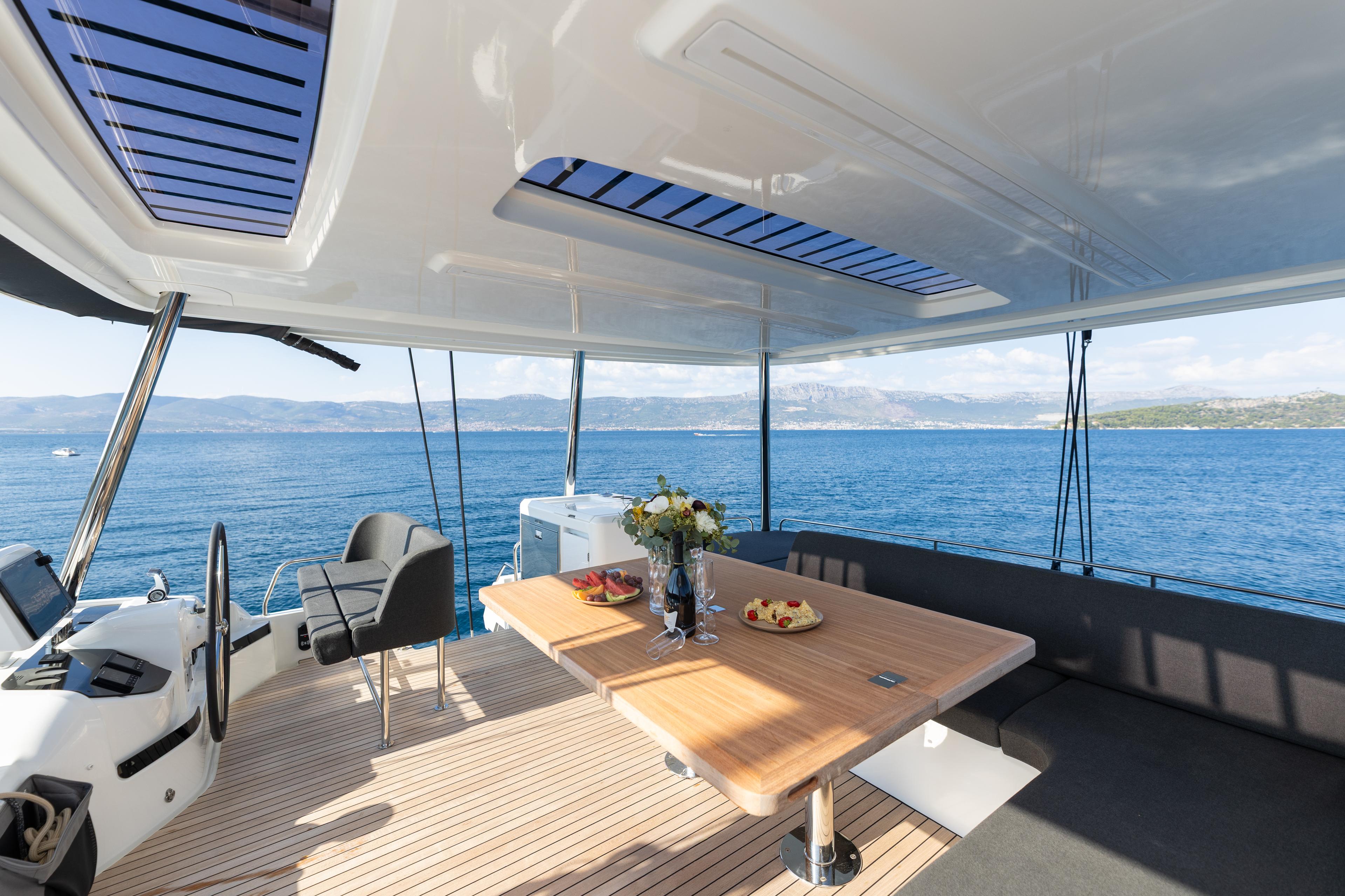 Lagoon 55 - 5 + 2 cab., picture 3