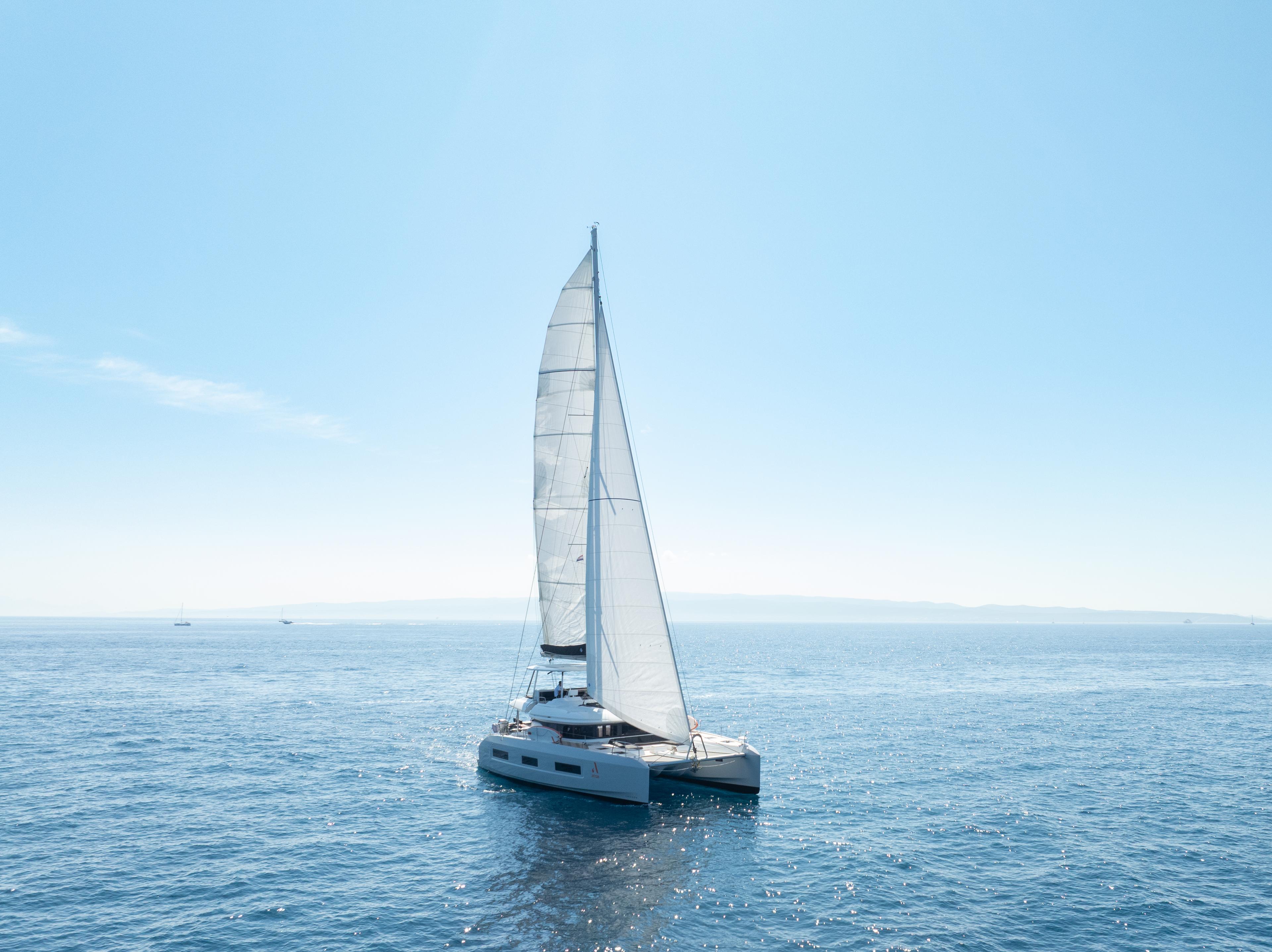 Lagoon 55 - 5 + 2 cab., picture 1