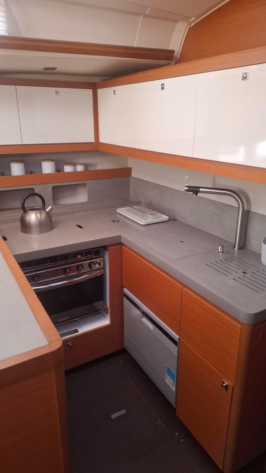 Dufour 530 - 5 + 1 cab., picture 4