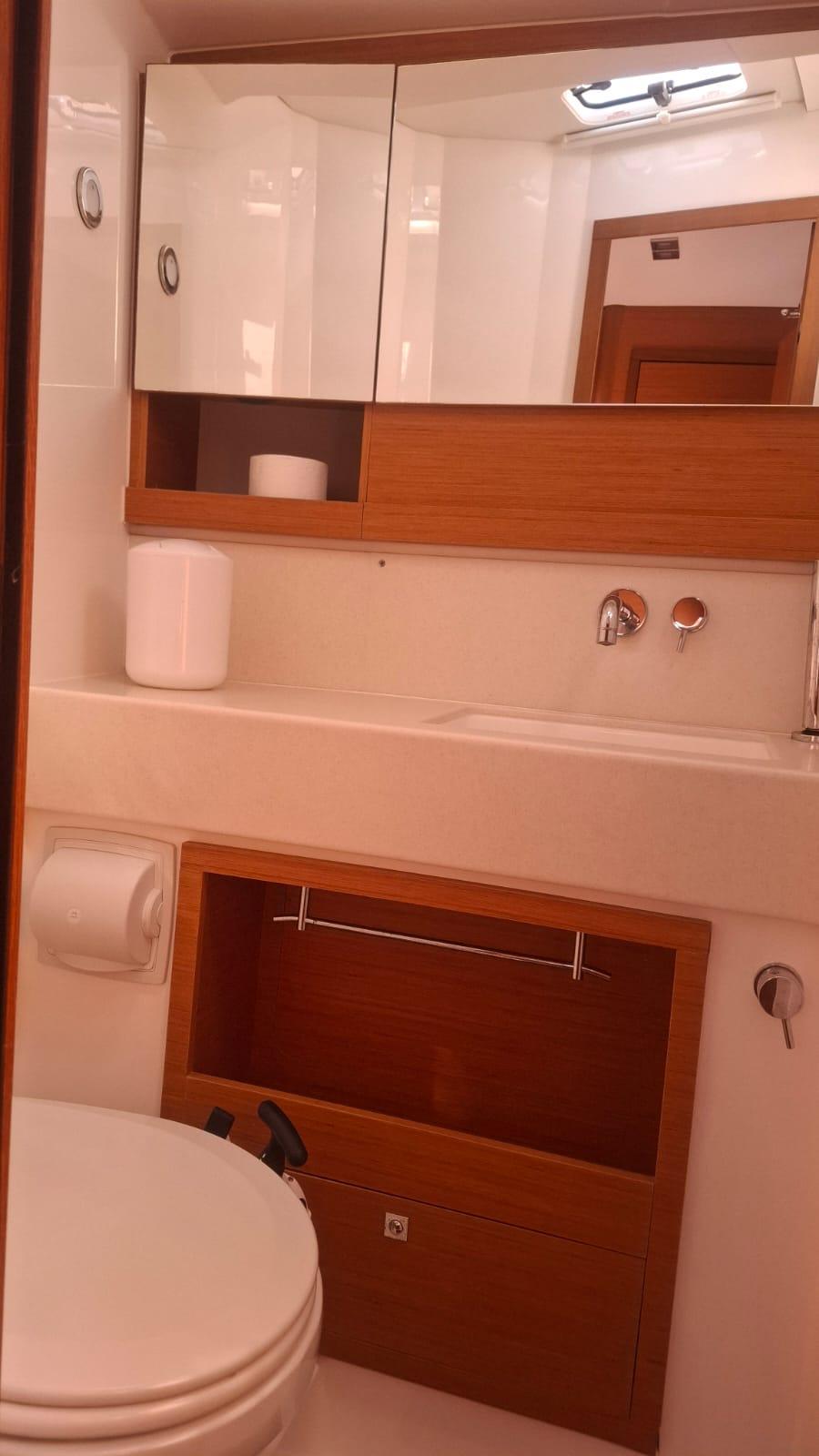 Dufour 530 - 5 + 1 cab., picture 10