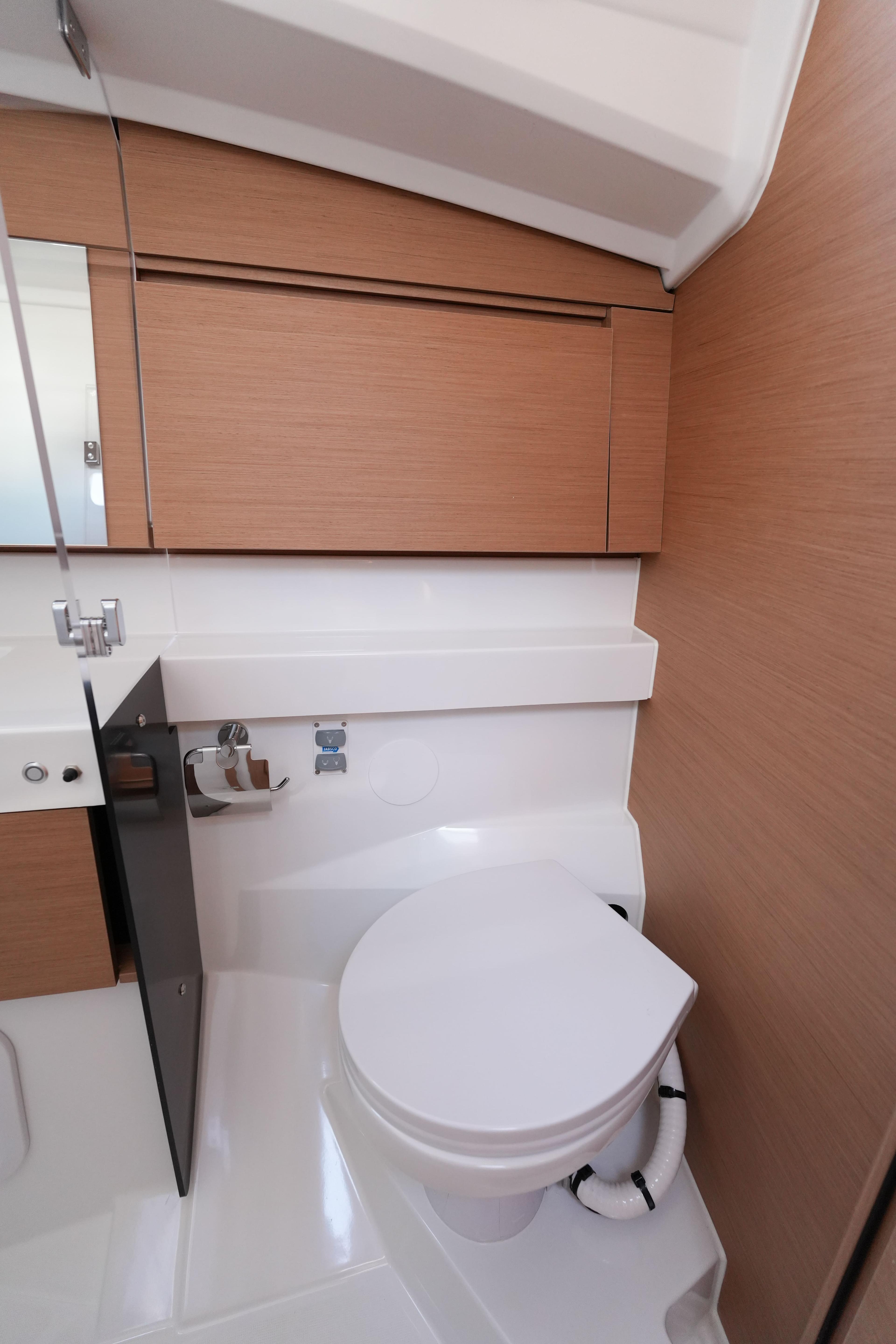 Sun Odyssey 410 - 3 cab., picture 3