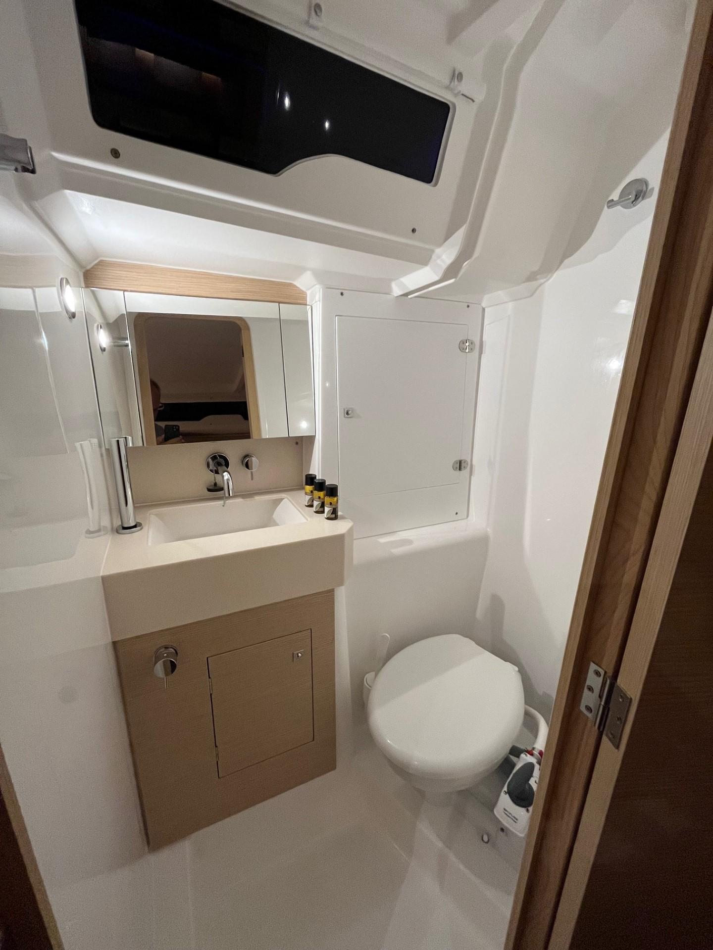 Dufour 37 - 3 cab., picture 10