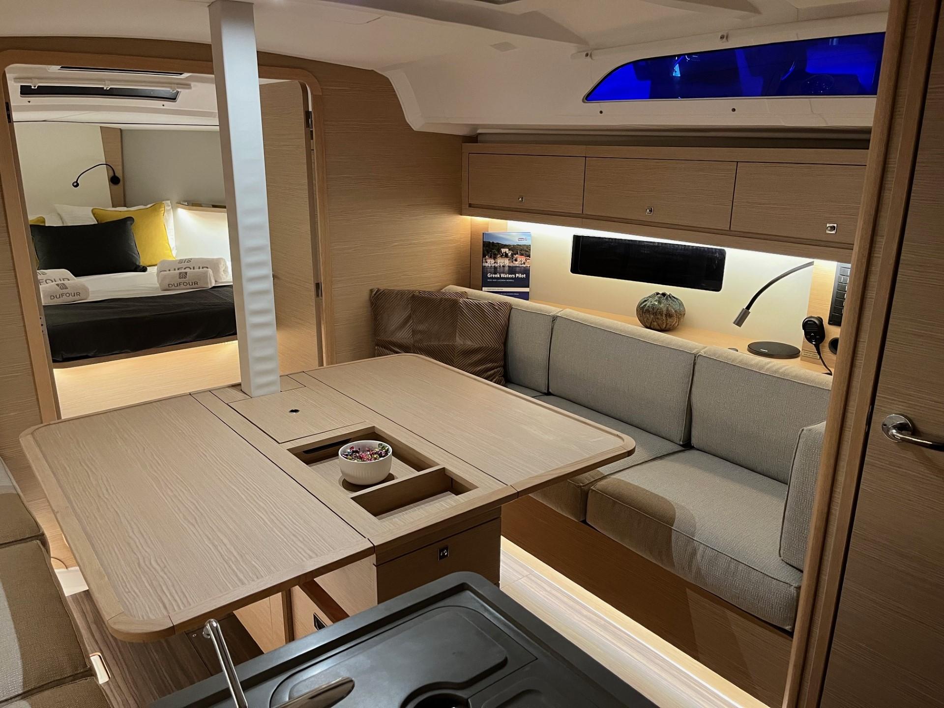 Dufour 37 - 3 cab., picture 5