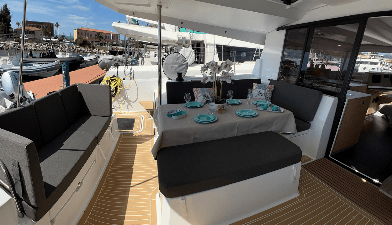 Fountaine Pajot Astrea 42 - 3 + 1 cab., picture 3
