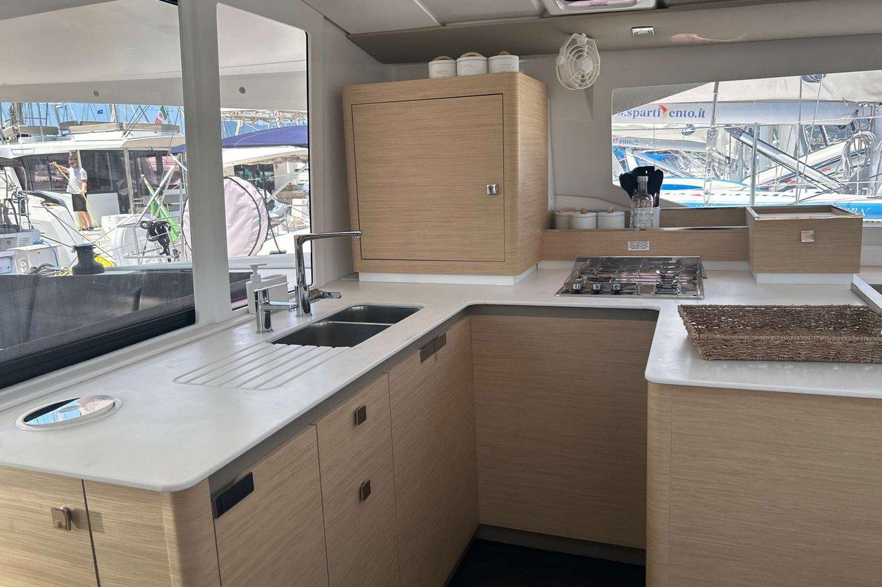 Fountaine Pajot Astrea 42 - 4 + 1 cab., picture 13