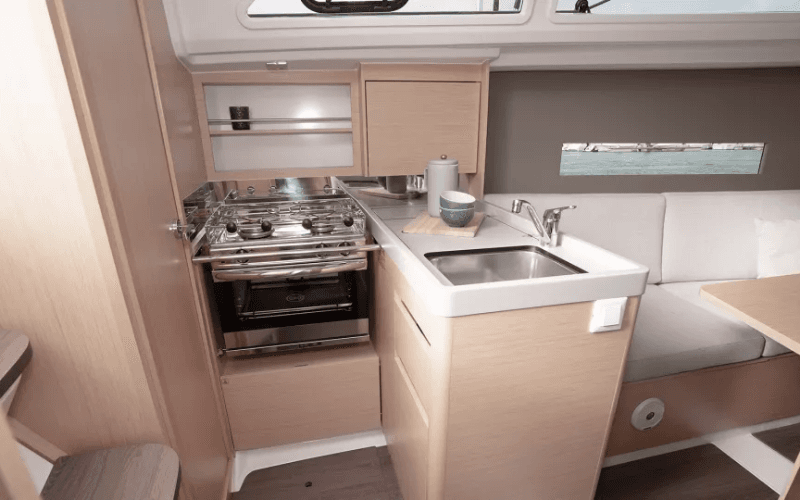 Oceanis 30.1, picture 5