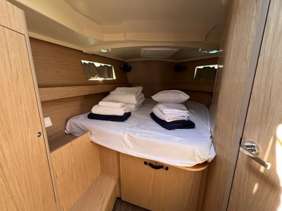 Oceanis 41.1, picture 9