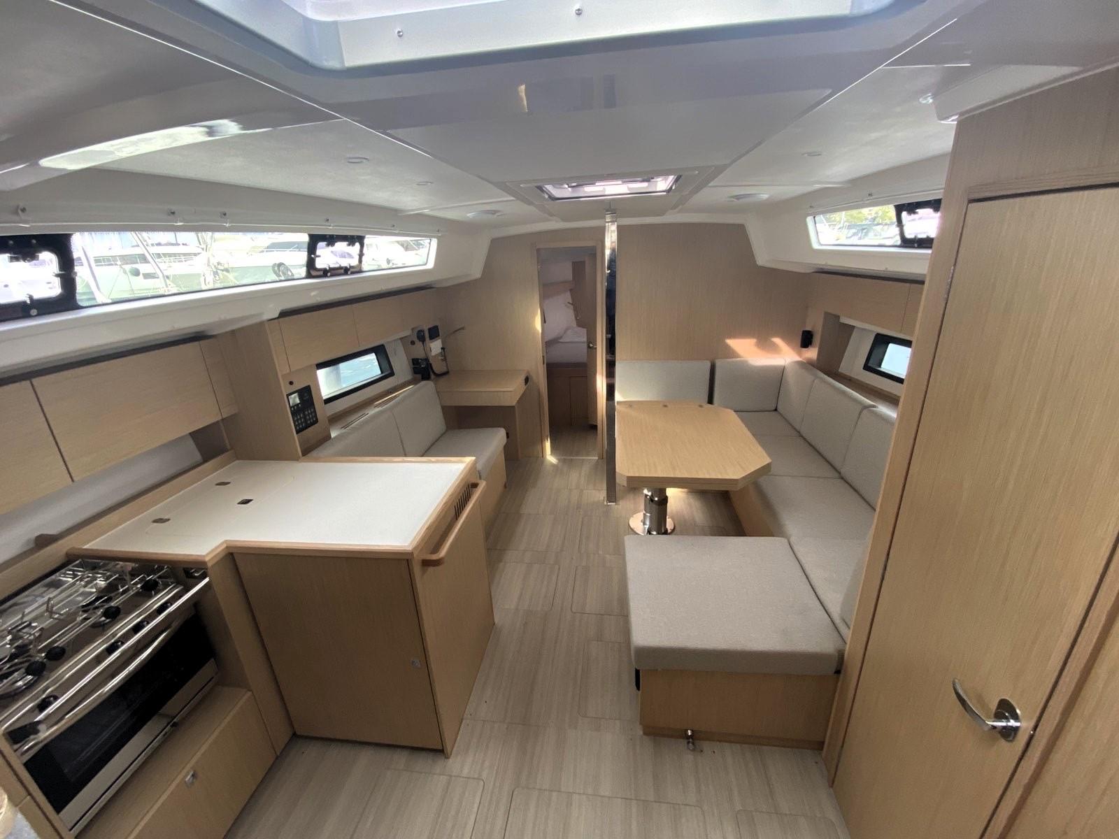 Bavaria C42, picture 3