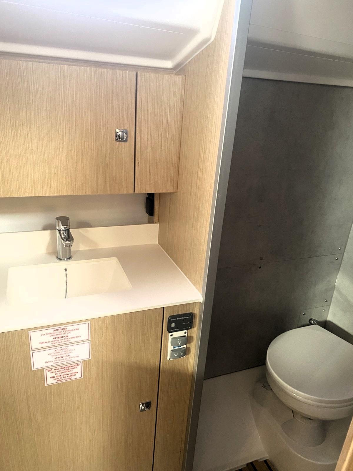 Bavaria C42, picture 10