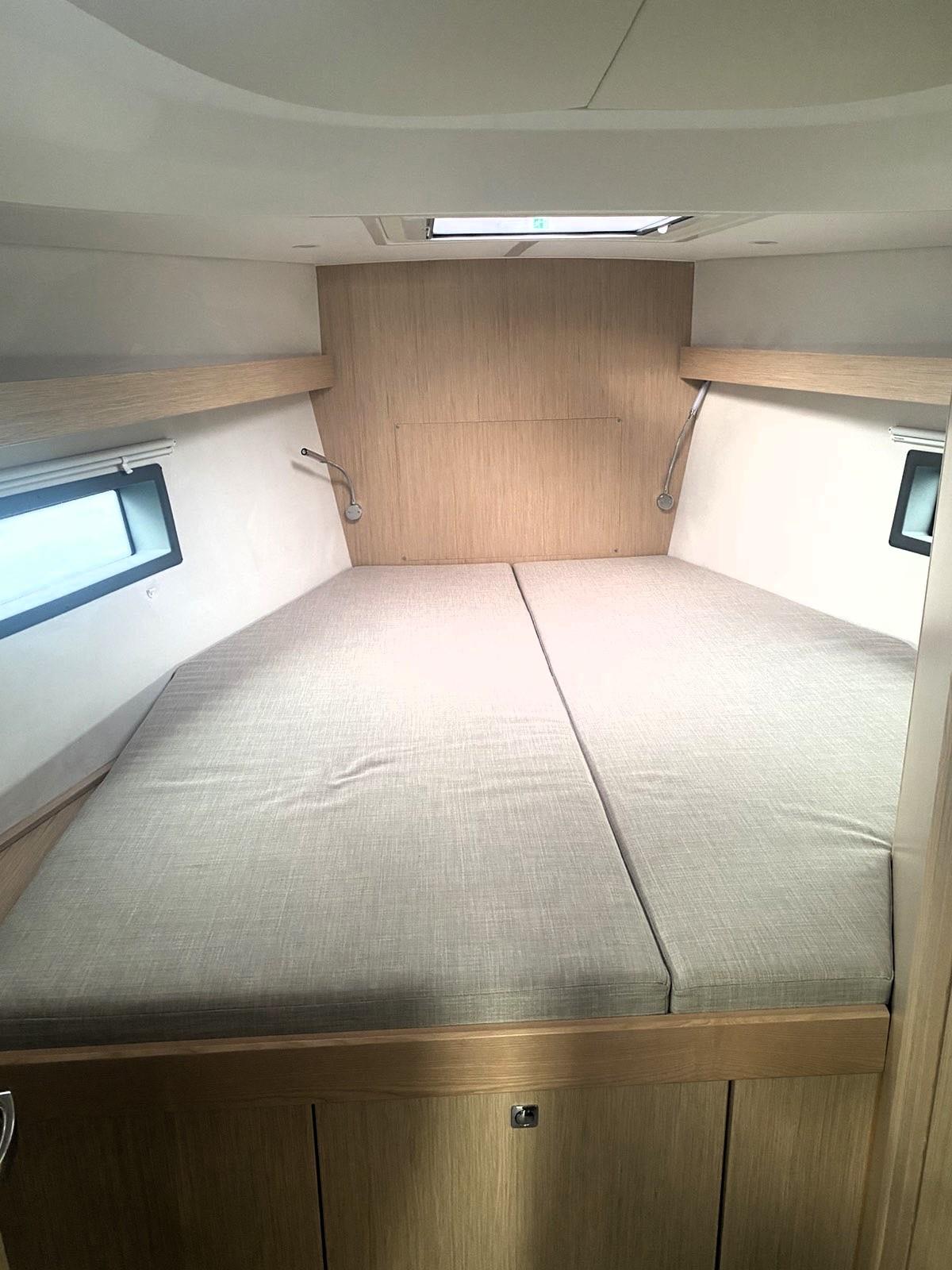 Bavaria C42, picture 6