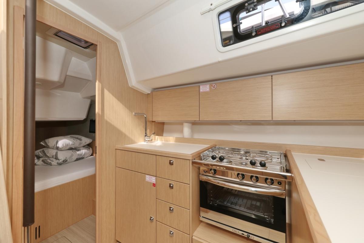 Bavaria C38, picture 12