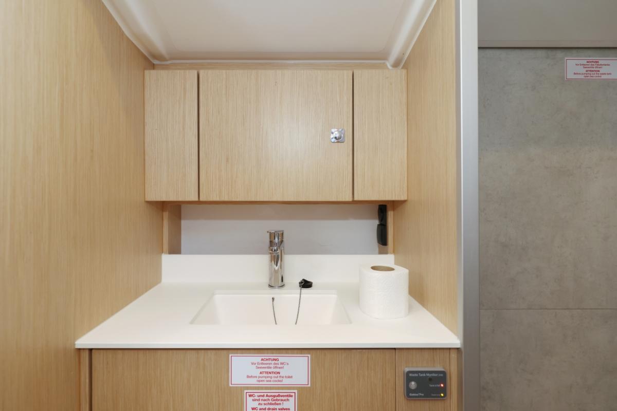 Bavaria C38, picture 15