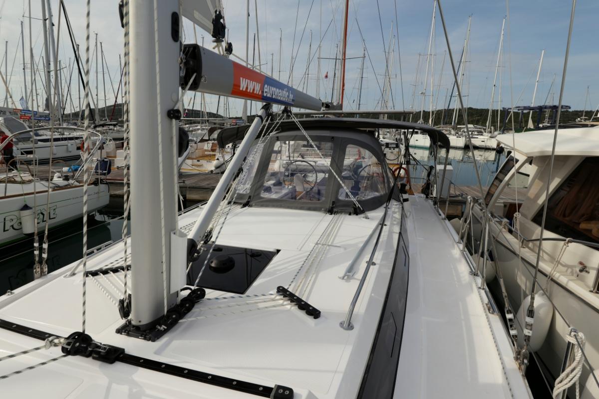 Bavaria C38, picture 5