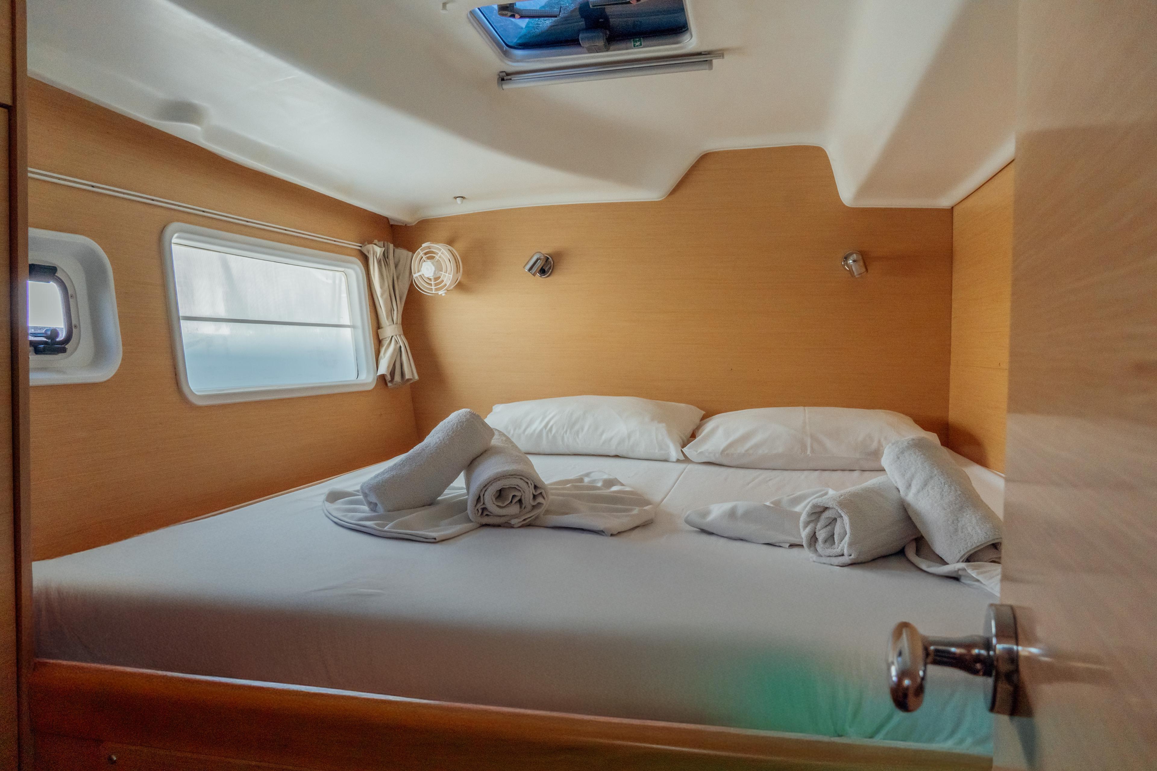 Lagoon 380 S2 - 4 + 2 cab., picture 10