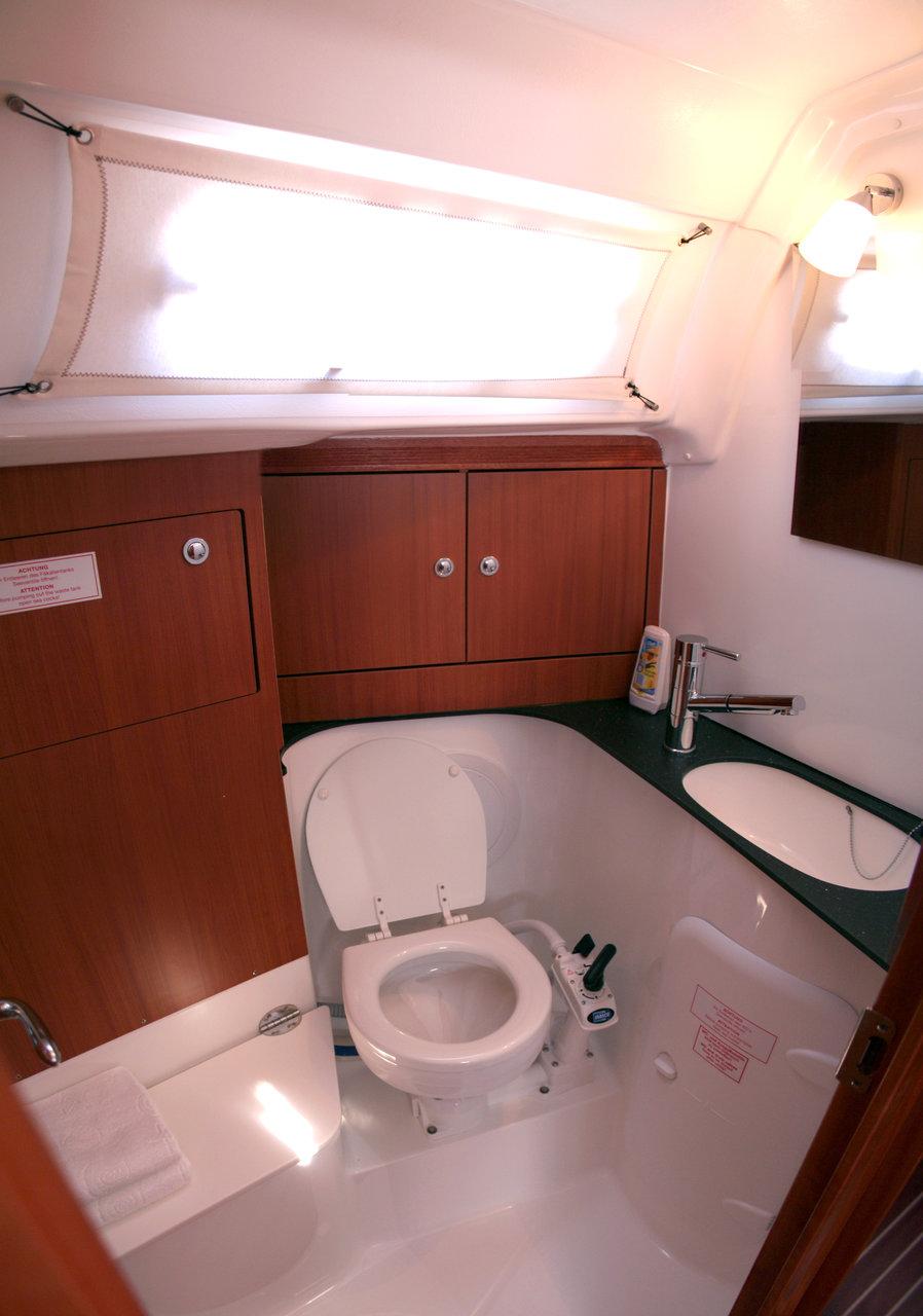 Bavaria 51 Cruiser, picture 13