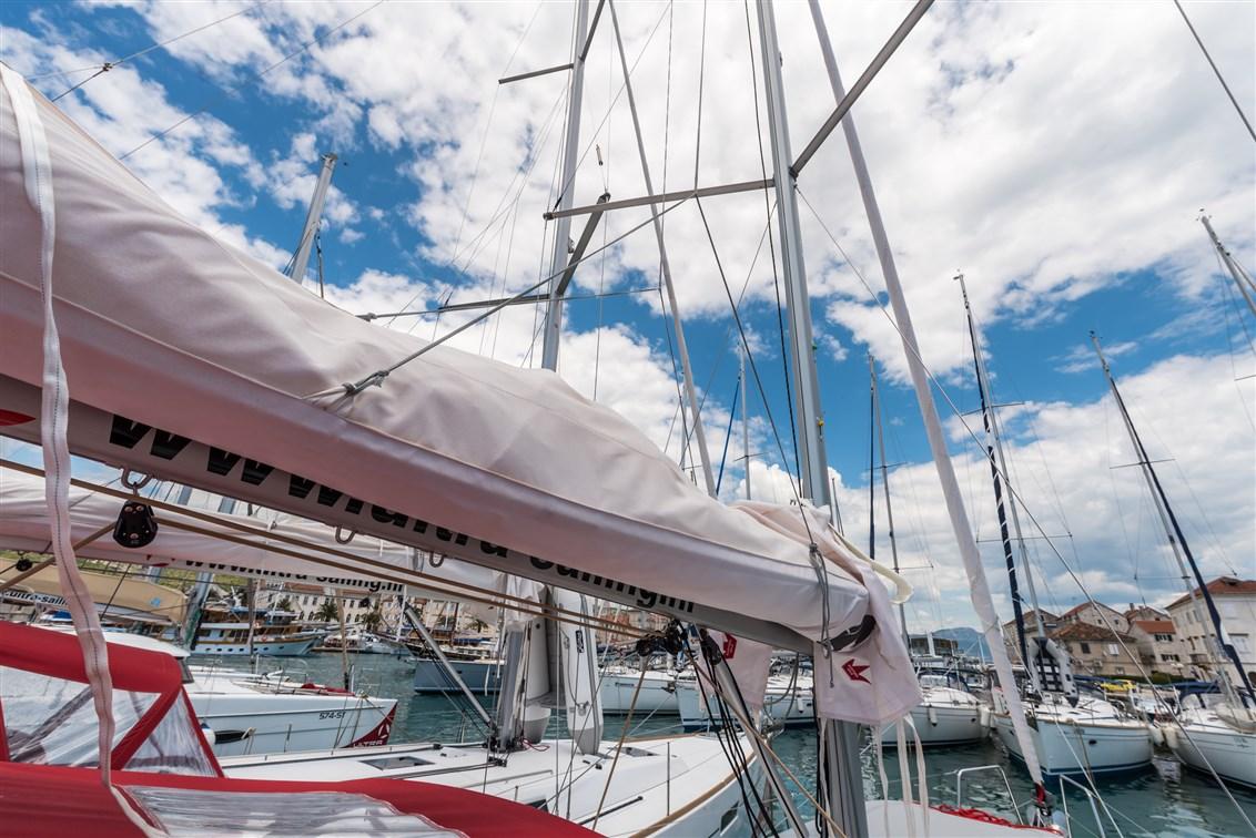 Oceanis 35.1, picture 1