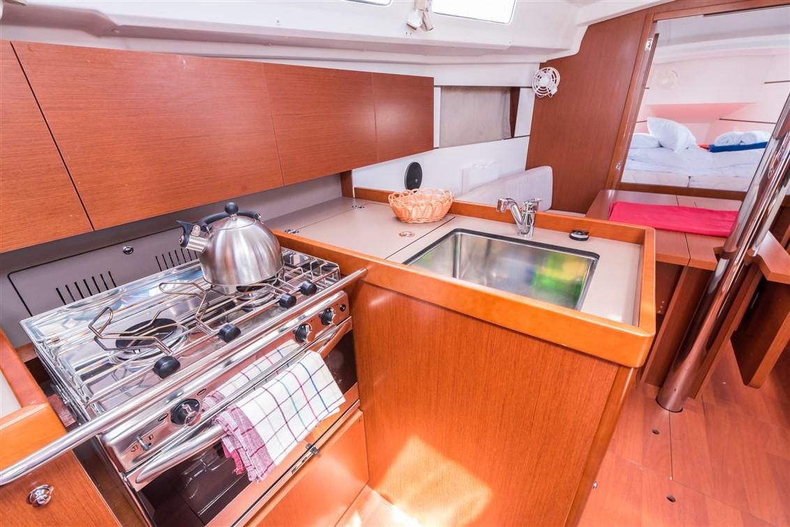 Oceanis 35.1, picture 10