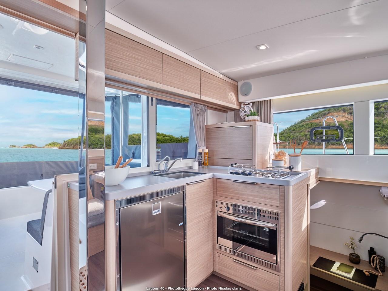 Lagoon 40 - 4 + 2 cab, picture 16